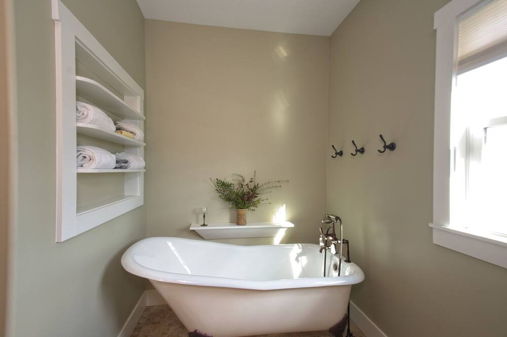 Photo of Bathroom in Roseland