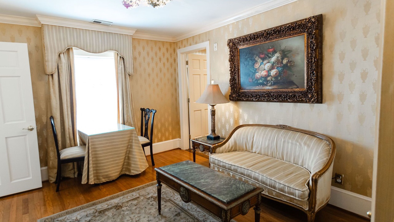 Photo of Livingroom in Downtown Baltimore