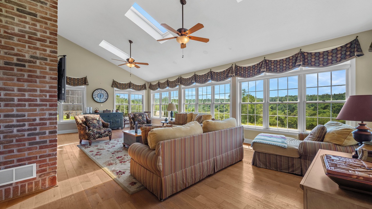 Photo of Livingroom in Burgettstown