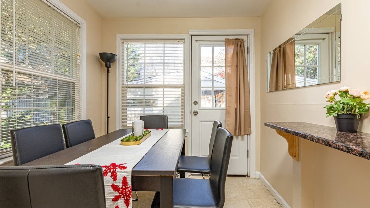 Photo of Livingroom in Bluemont