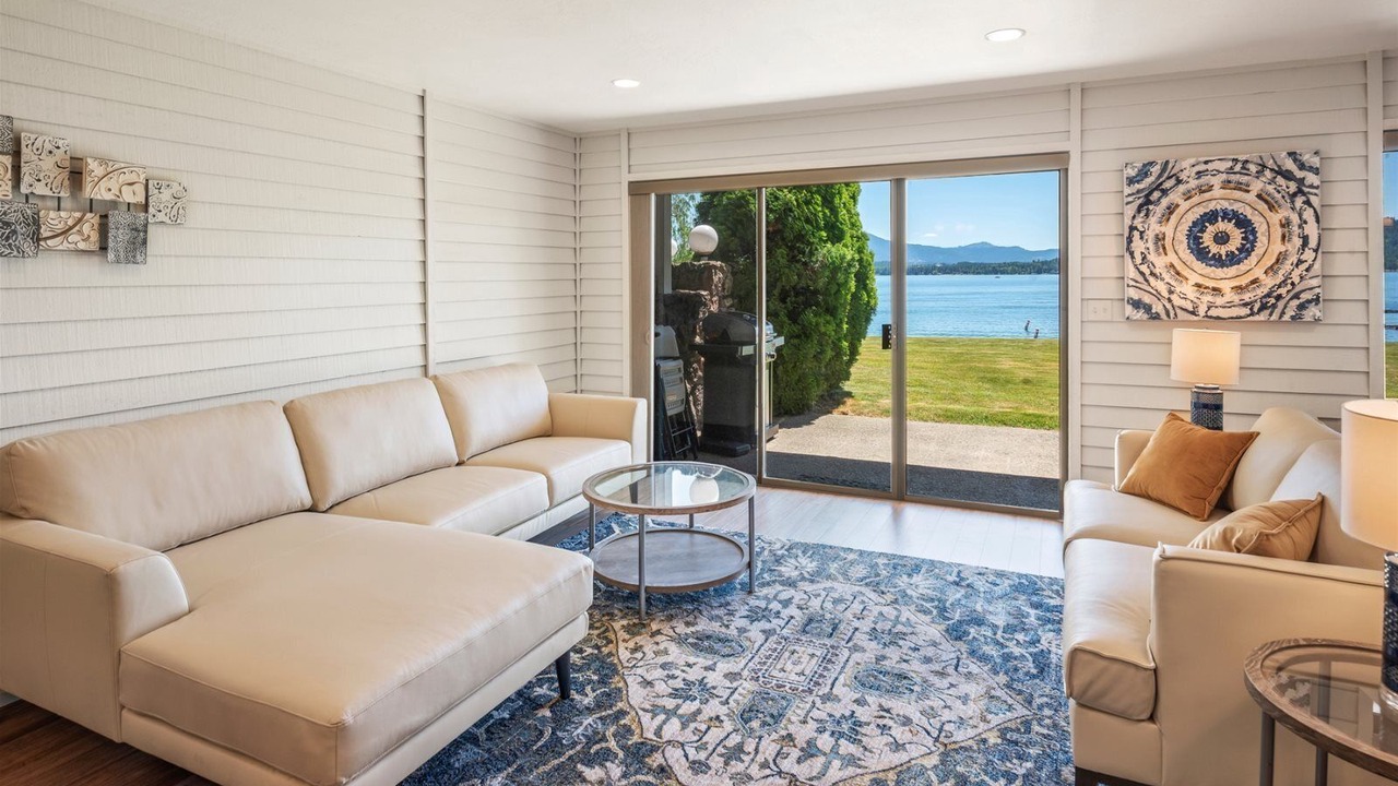 Photo of Livingroom in Sandpoint