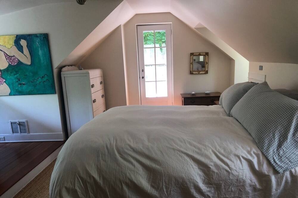 Photo of Bedroom in Red Oaks Mill