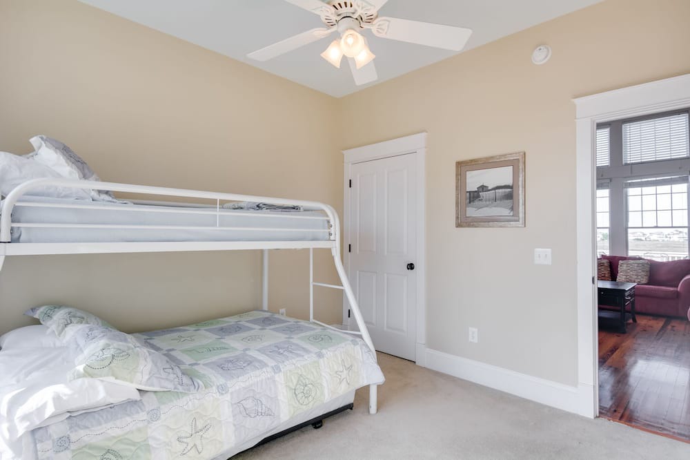 Photo of Bedroom in Manteo
