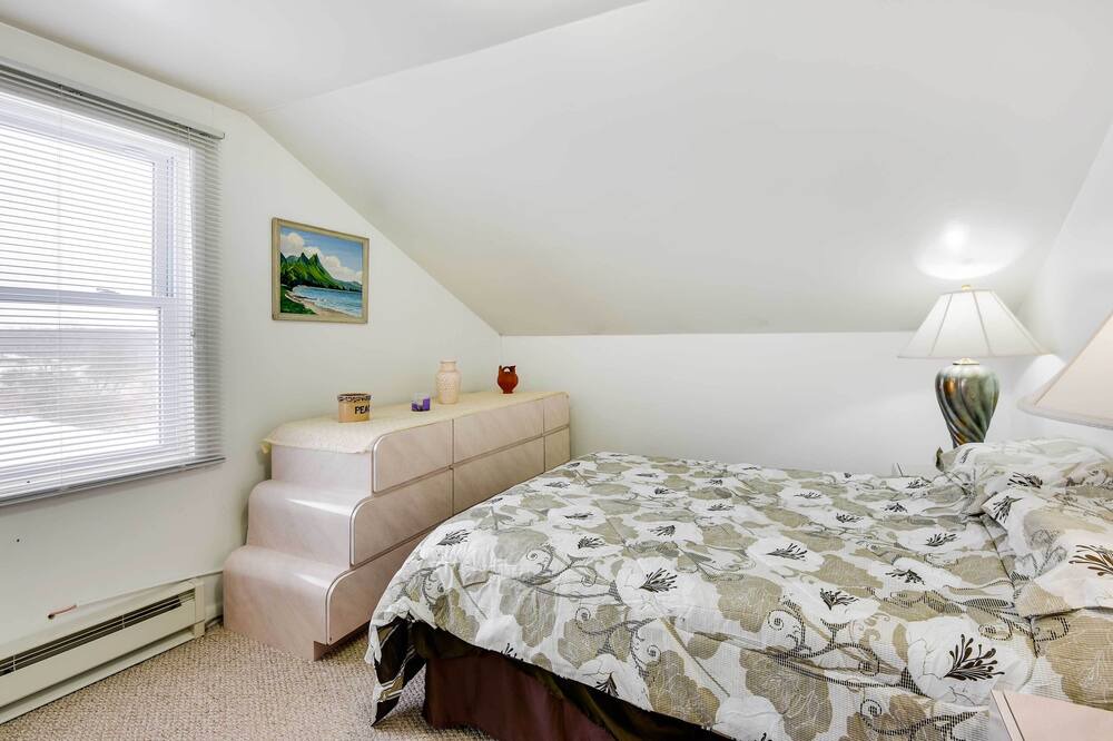 Photo of Bedroom in Lakewood
