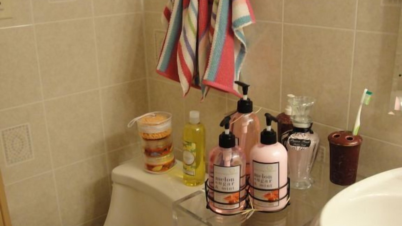 Photo of Bathroom in Detroit - Shoreway