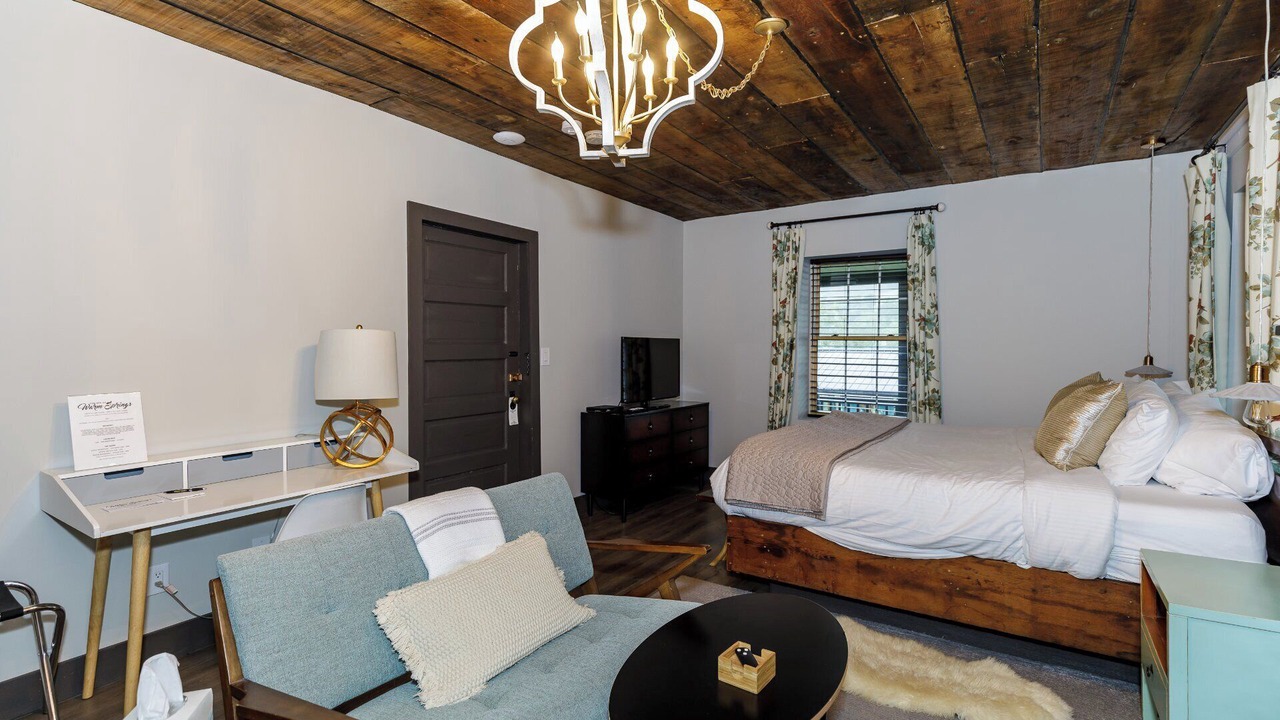 Photo of Bedroom in Warm Springs