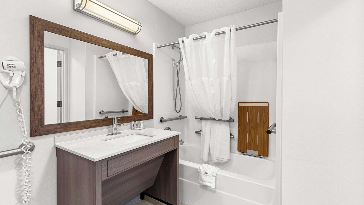 Photo of Bedroom in Painesville