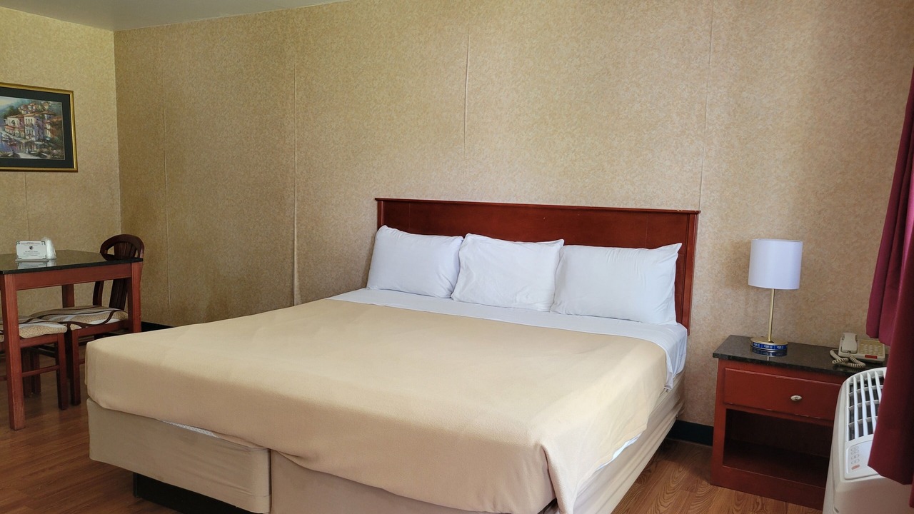 Photo of Bedroom in Pomona