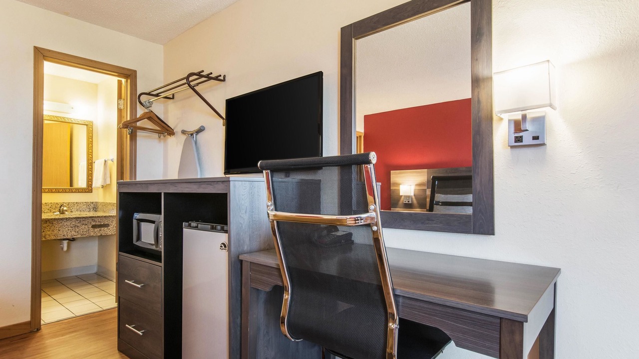 Photo of Bedroom in Cloverdale