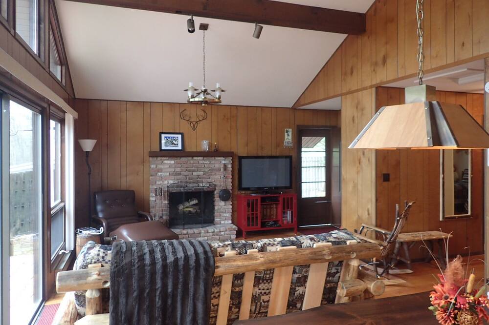 Photo of Livingroom in Lackawaxen