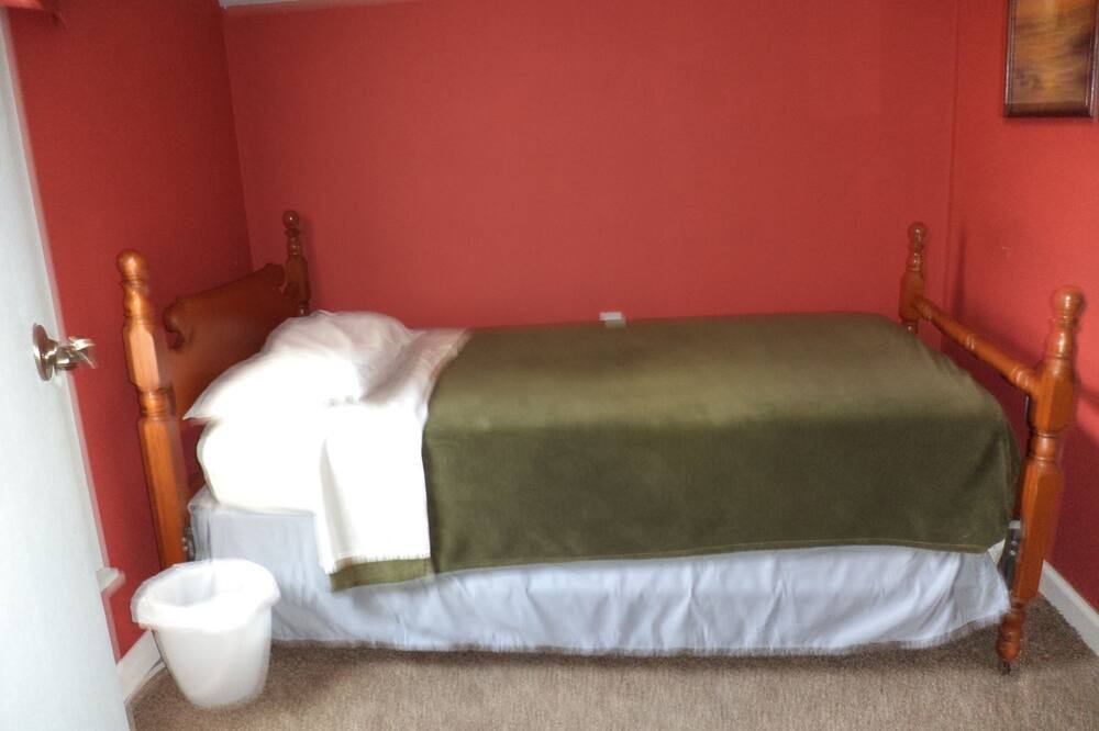Photo of Bedroom in Conneaut