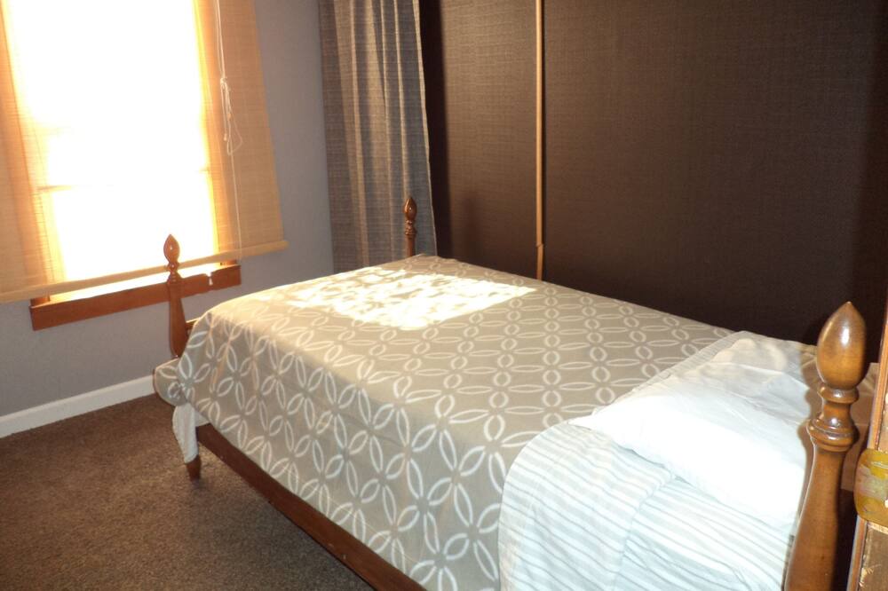 Photo of Bedroom in Conneaut