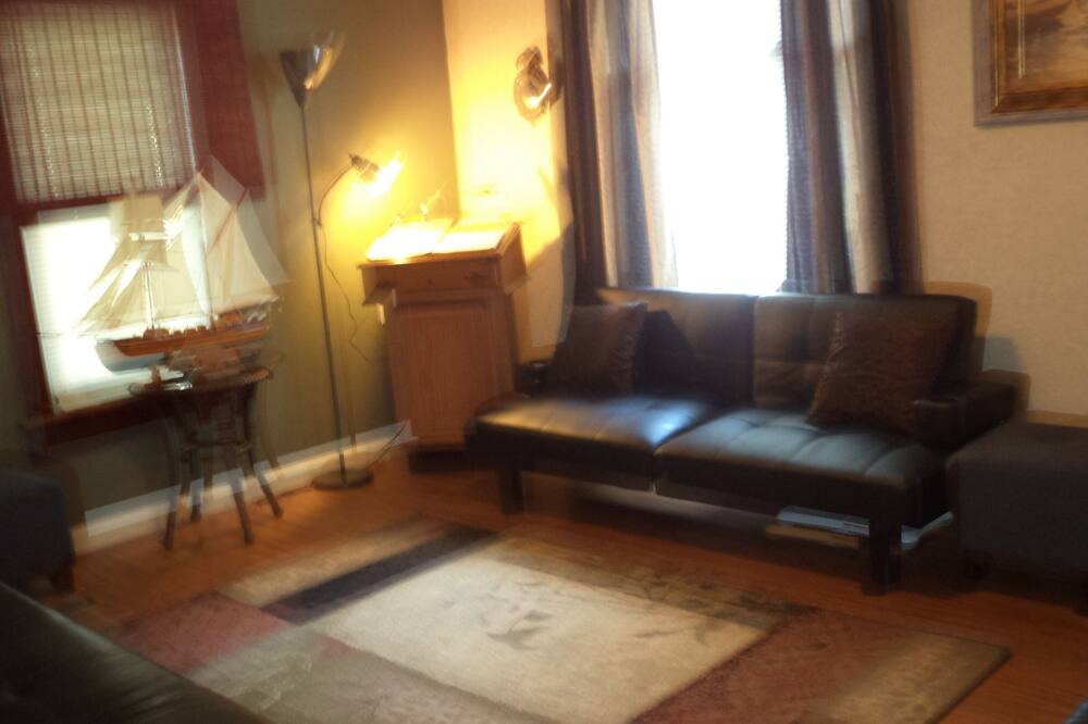 Photo of Livingroom in Conneaut