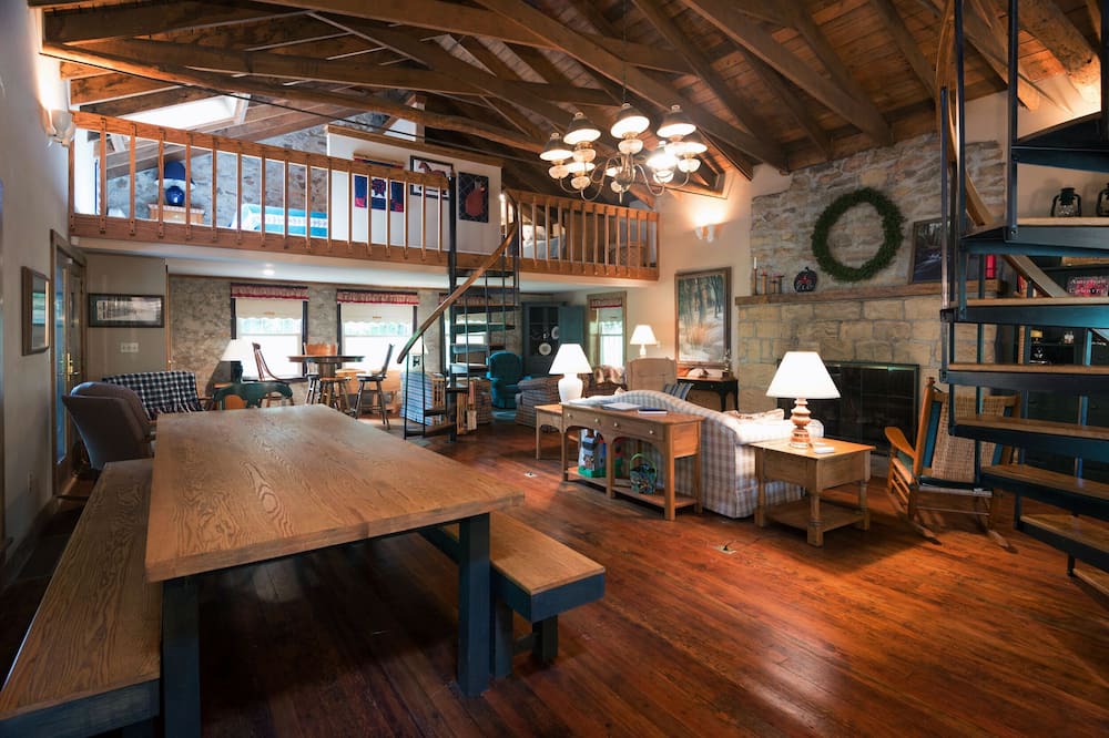 Photo of Livingroom in Shippenville