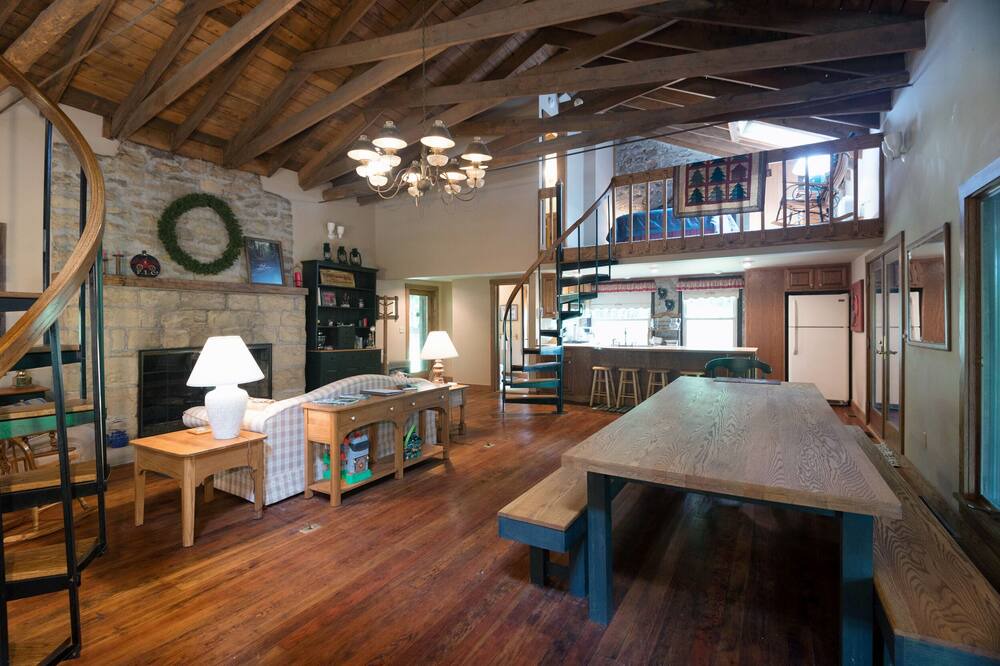 Photo of Livingroom in Shippenville