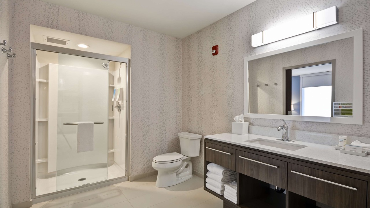 Photo of Bathroom in Summit Station