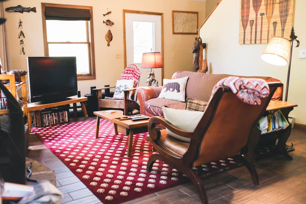 Photo of Livingroom in North Glade Hills