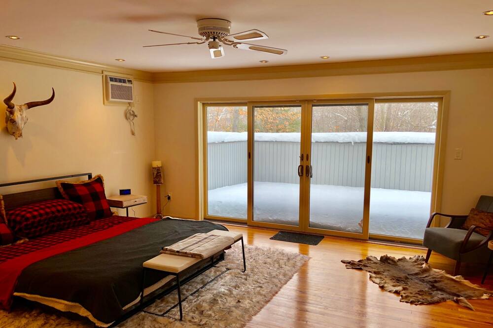 Photo of Bedroom in Woodridge