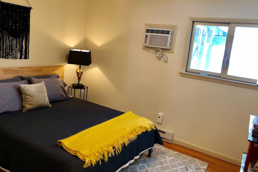 Photo of Bedroom in Woodridge