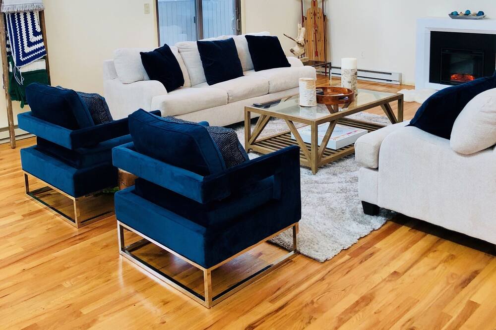 Photo of Livingroom in Woodridge