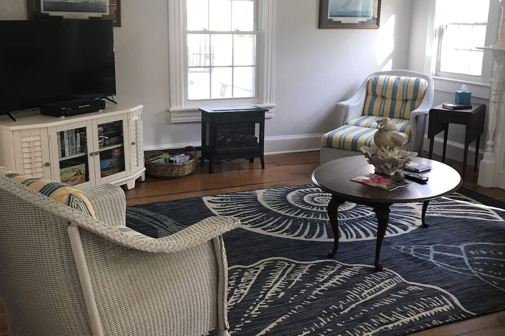 Photo of Livingroom in Urbanna