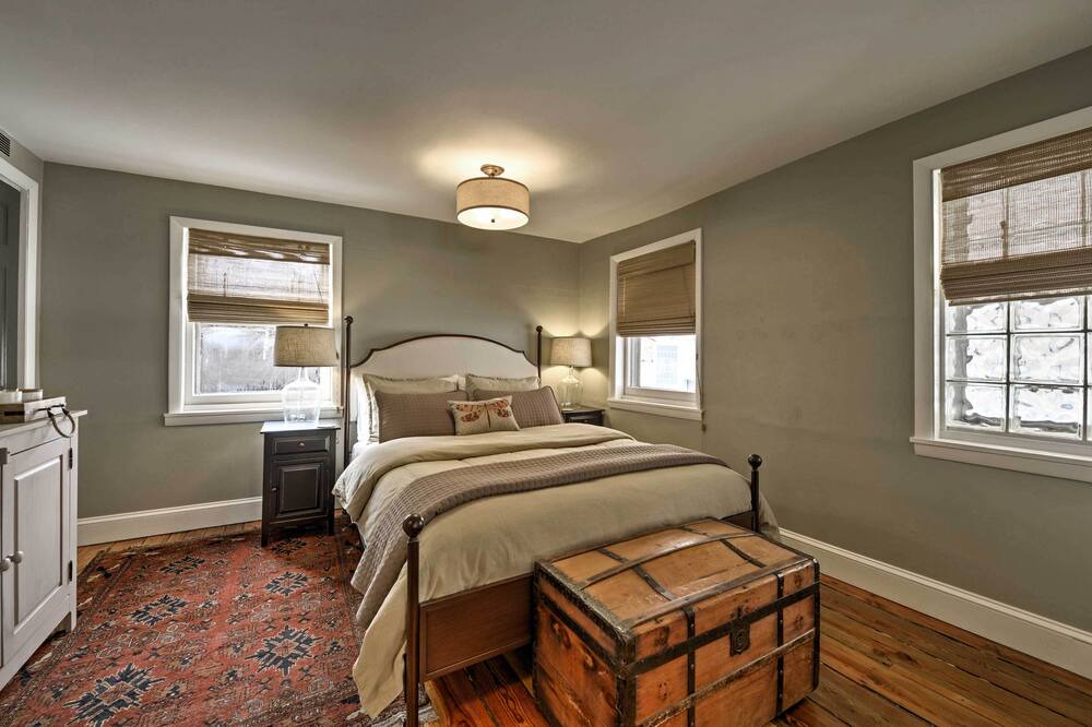 Photo of Bedroom in Gayborhood