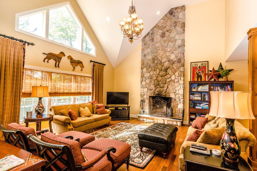 Photo of Livingroom in Aldenville