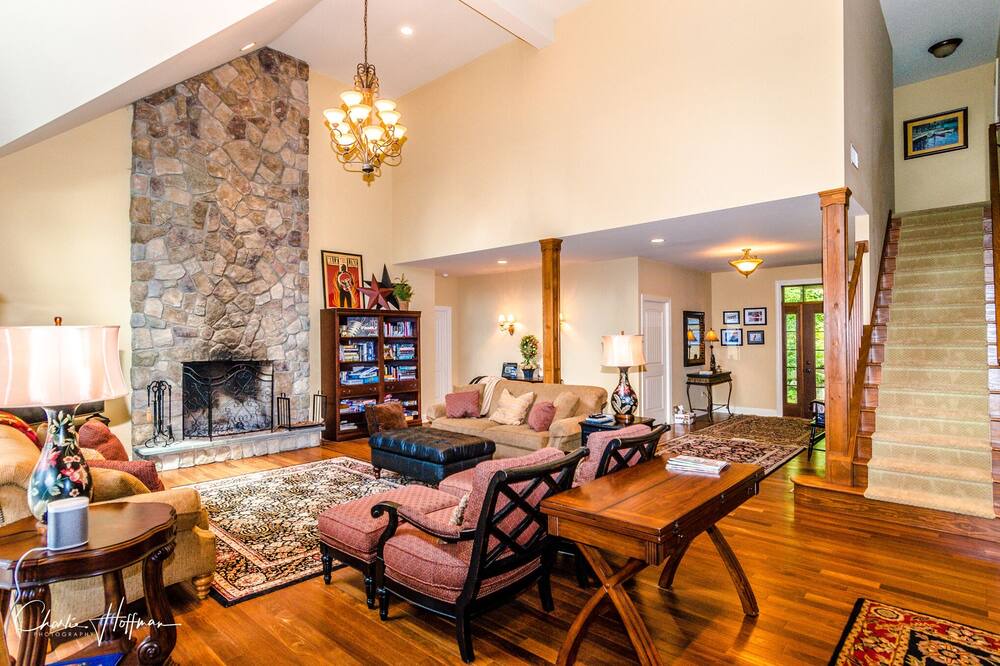 Photo of Livingroom in Aldenville
