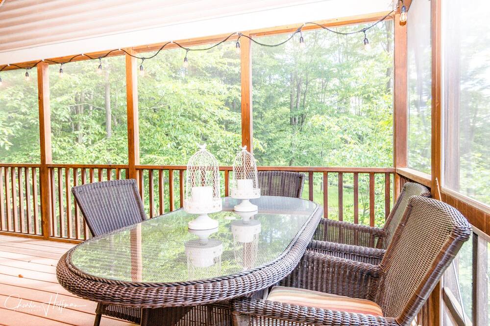 Photo of Patio Balcony in Aldenville