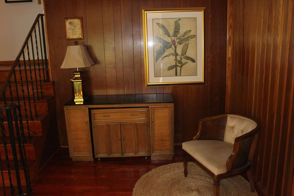 Photo of Livingroom in Ellerslie