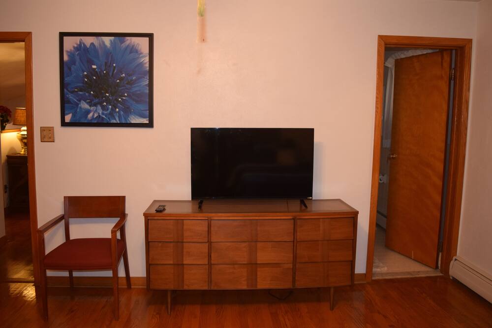 Photo of Livingroom in Ellerslie