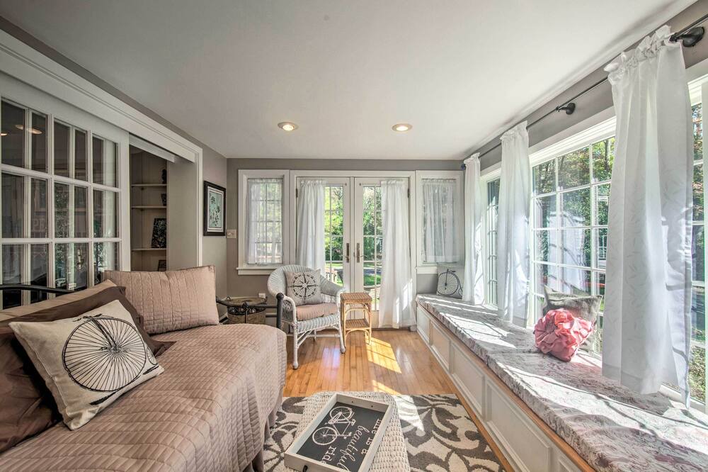 Photo of Livingroom in Dauphin