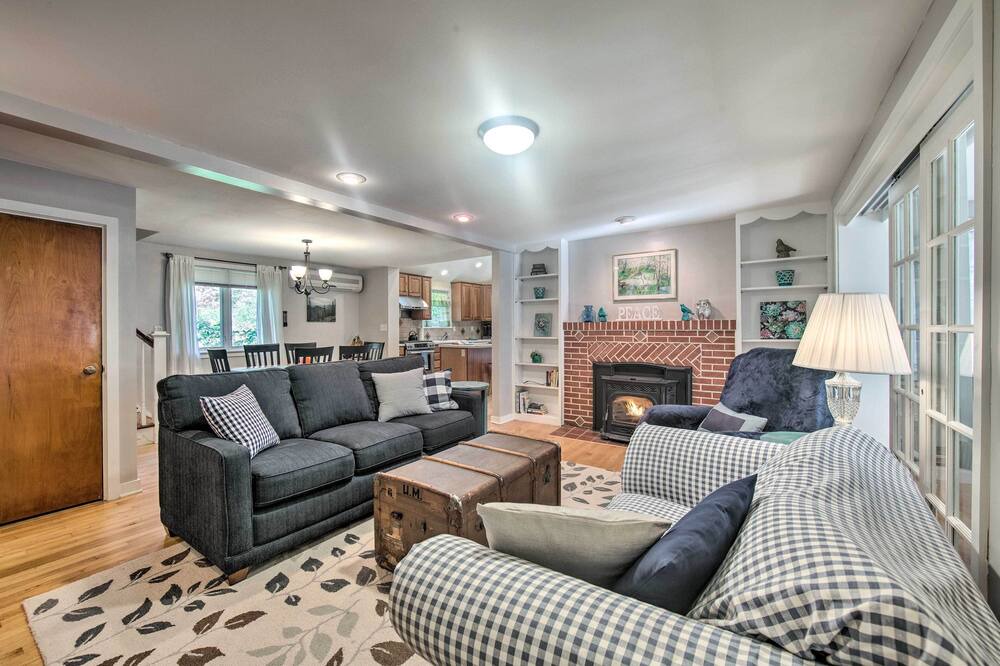 Photo of Livingroom in Dauphin