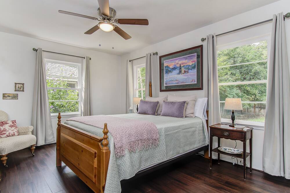 Photo of Bedroom in Depot Bench