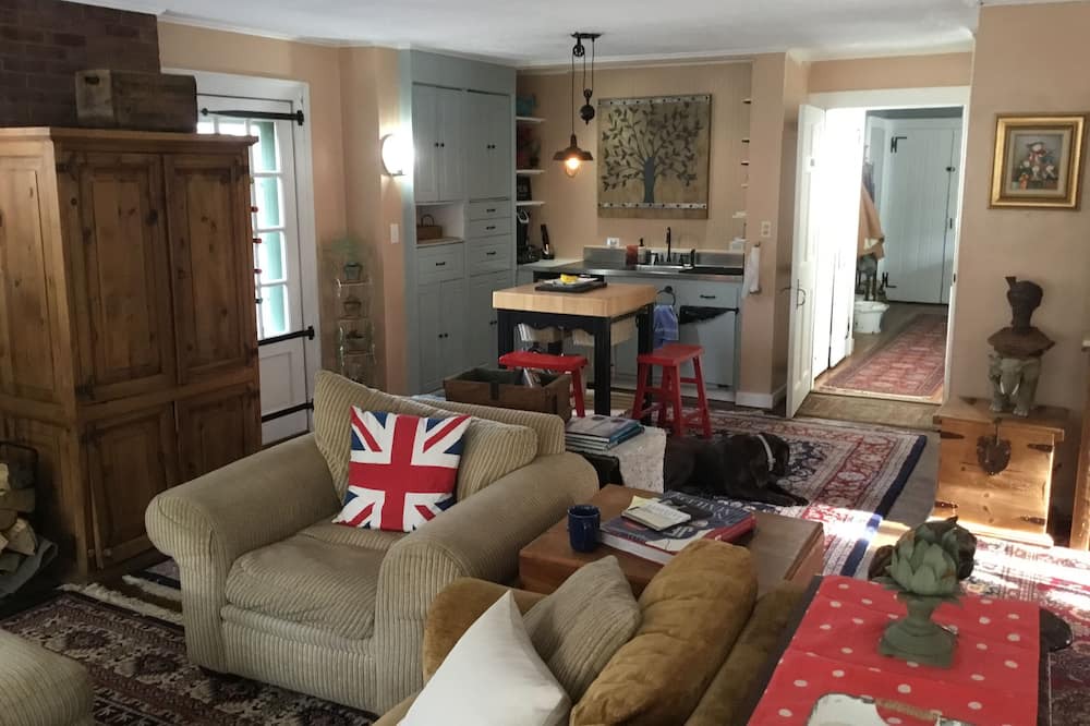 Photo of Livingroom in Cold Spring