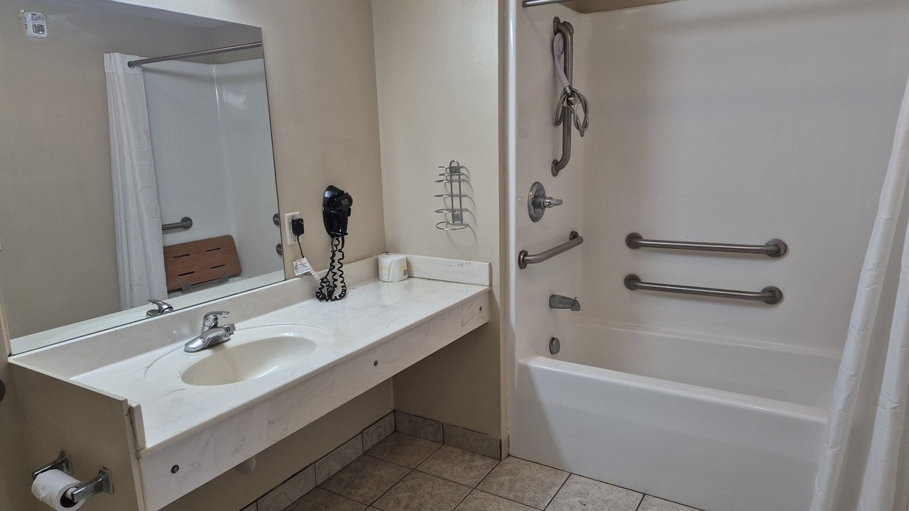 Photo of Bathroom in Chickamauga
