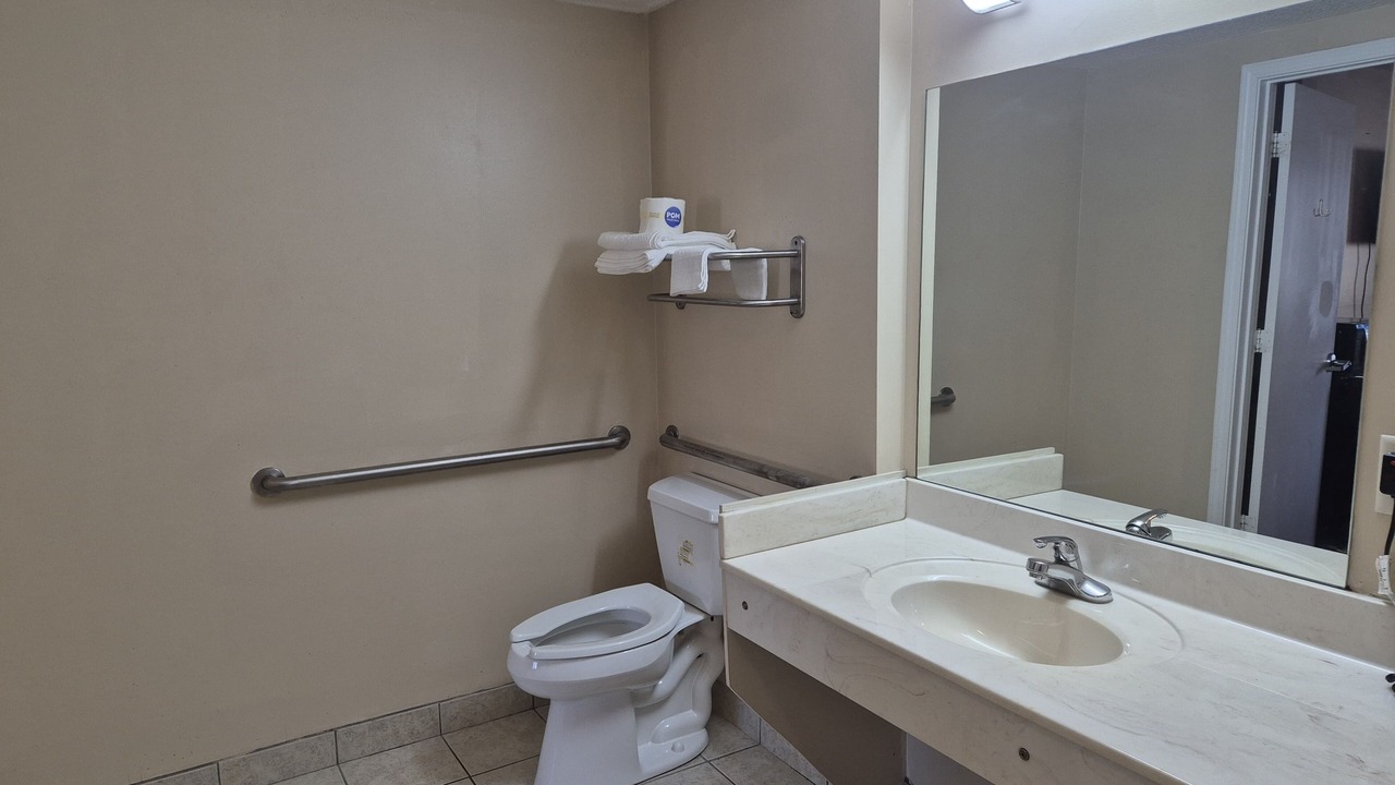 Photo of Bathroom in Chickamauga