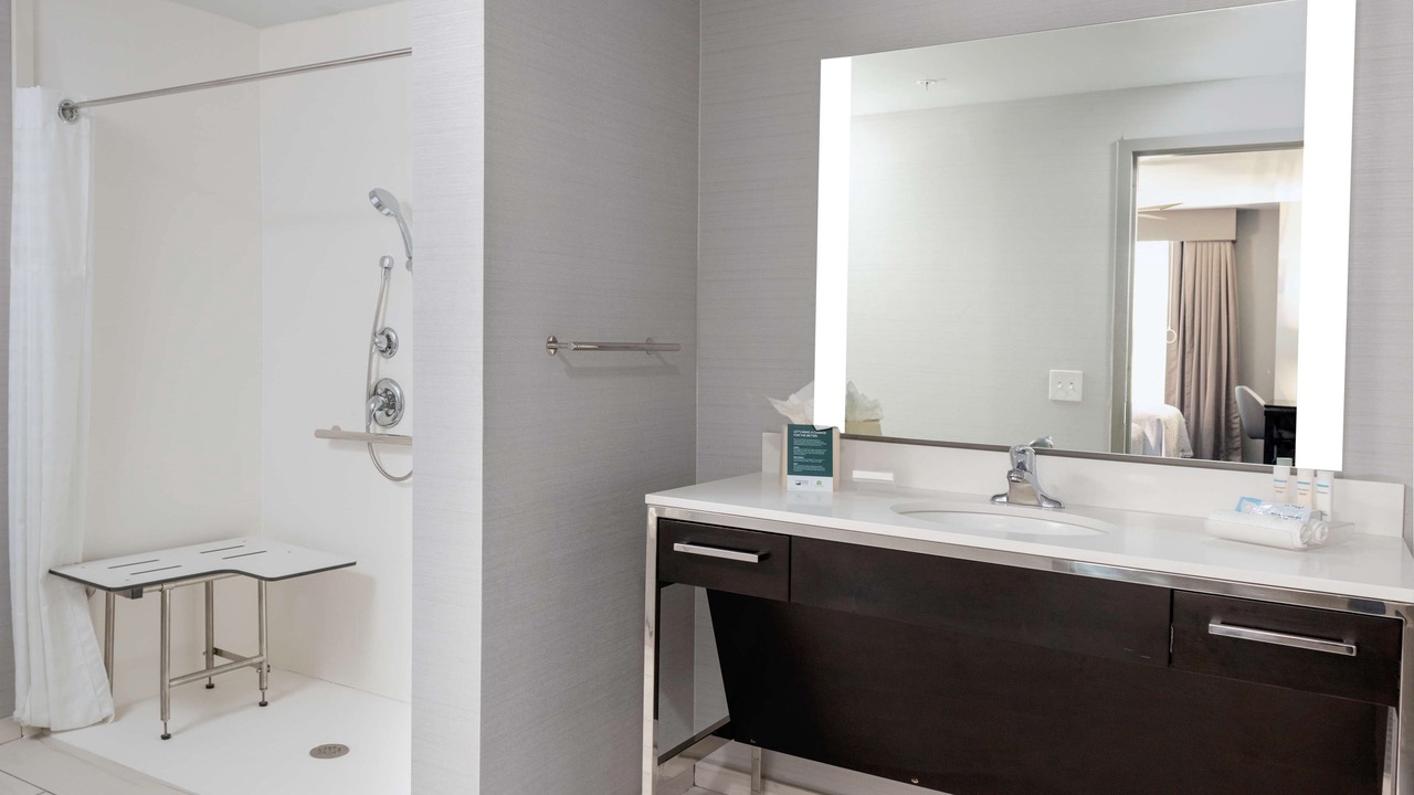 Photo of Bathroom in Lake Arbor