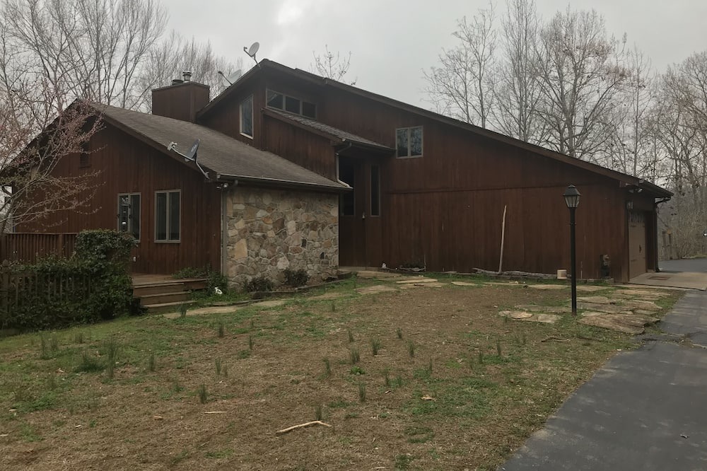 Photo of Outdoor in Byrdstown