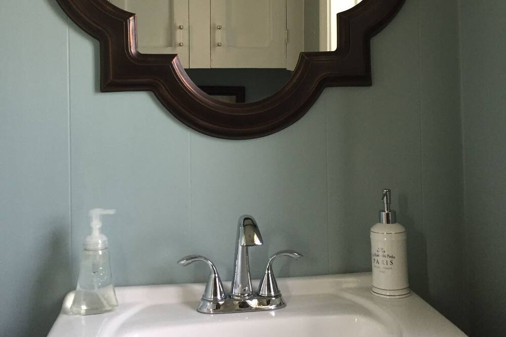 Photo of Bathroom in Grantville