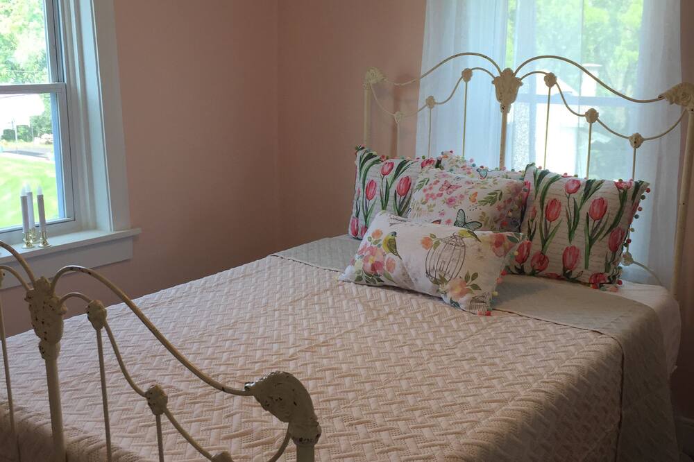 Photo of Bedroom in Grantville