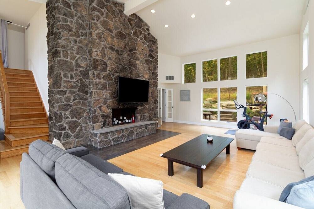 Photo of Livingroom in Goshen