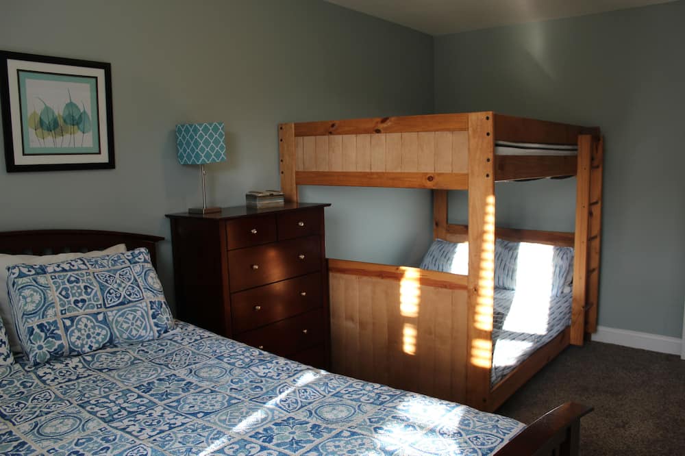 Photo of Bedroom in Lakeside Estates