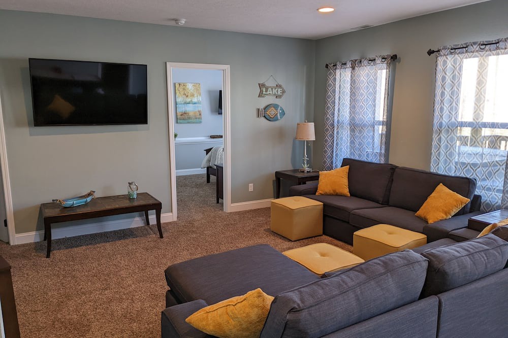 Photo of Livingroom in Lakeside Estates