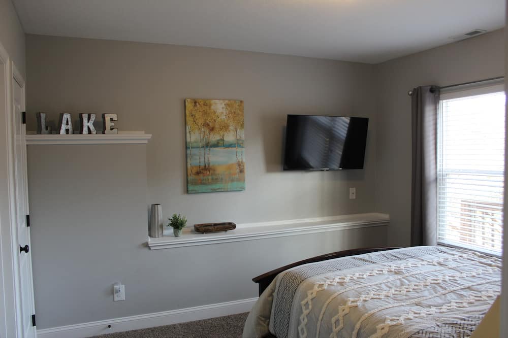 Photo of Bedroom in Lakeside Estates