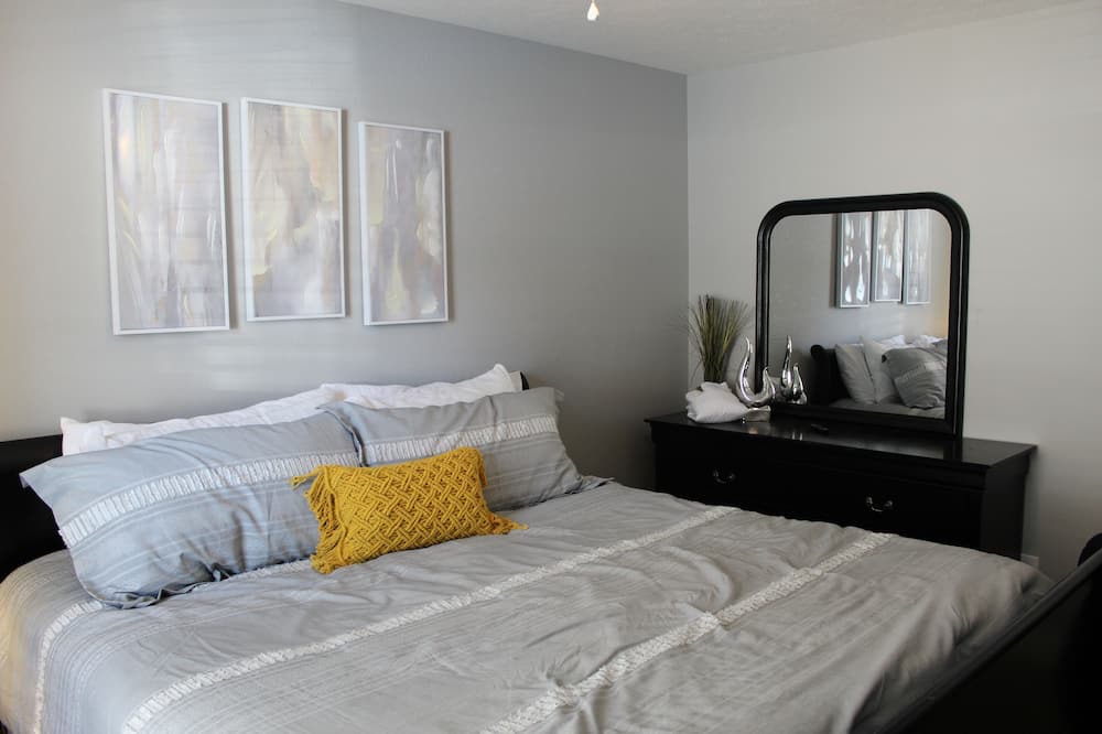 Photo of Bedroom in Lakeside Estates