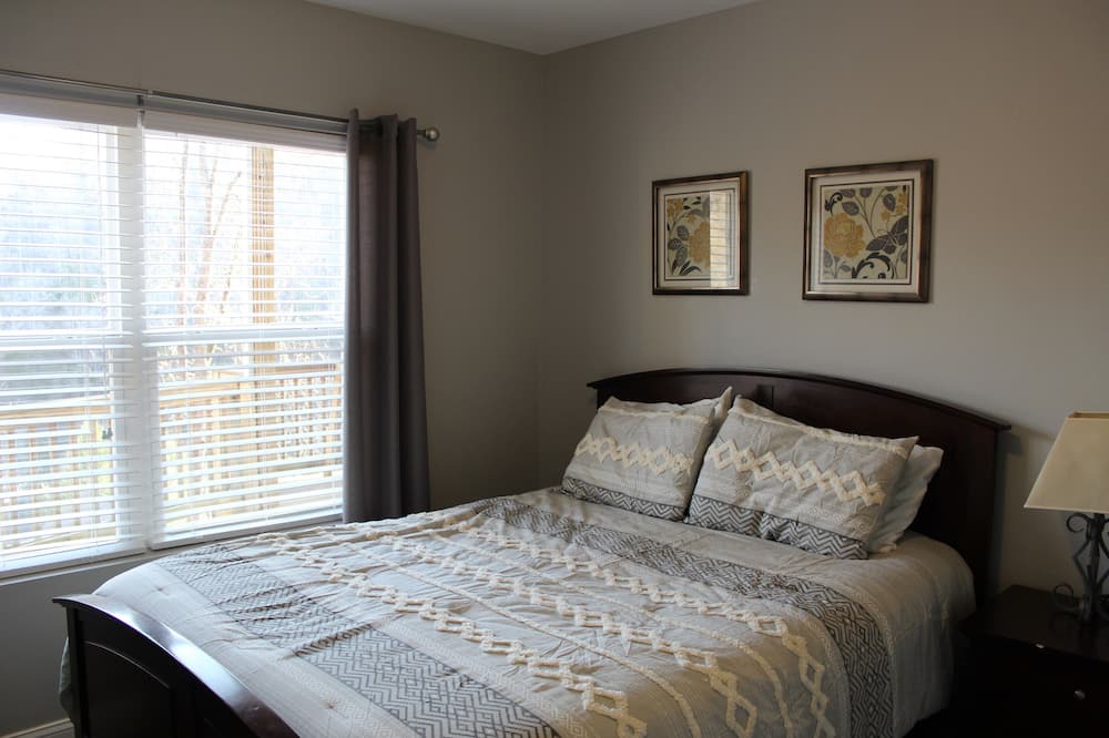 Photo of Bedroom in Lakeside Estates