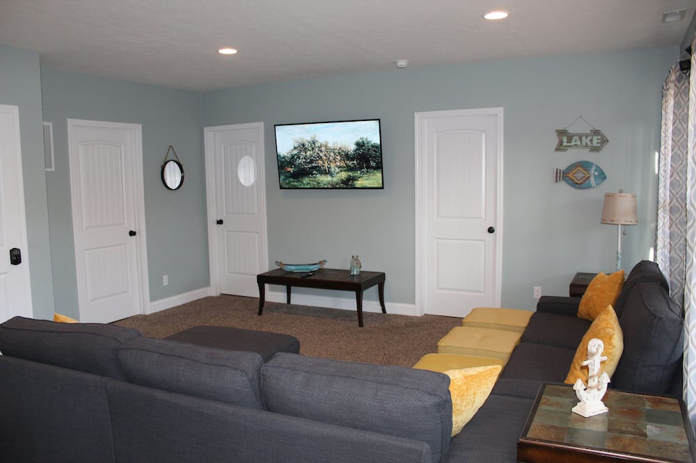 Photo of Livingroom in Lakeside Estates