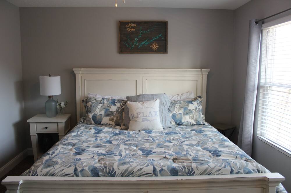 Photo of Bedroom in Lakeside Estates