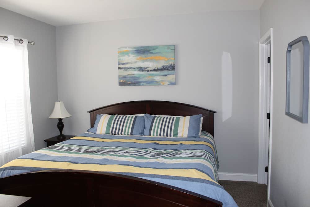 Photo of Bedroom in Lakeside Estates